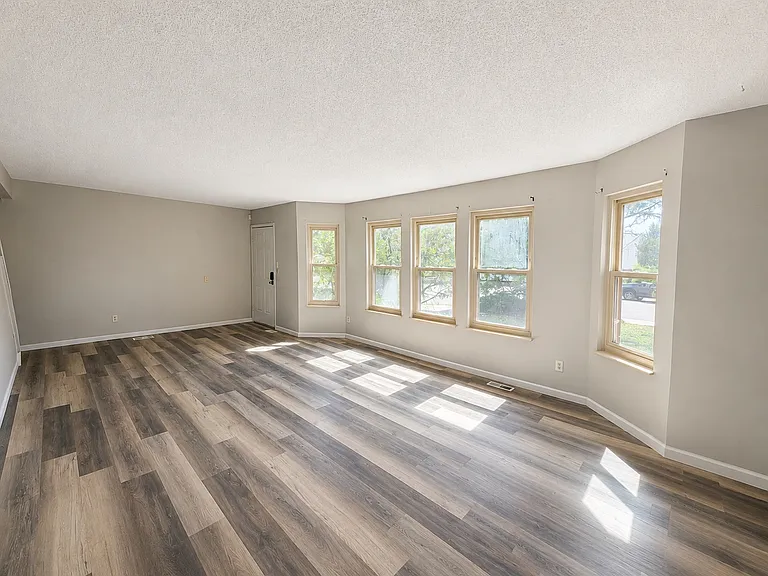 994 S Oakland Ct — Photo 5