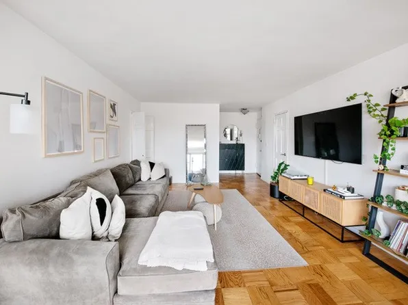 3 Sheridan Square 8M image 3 of 9