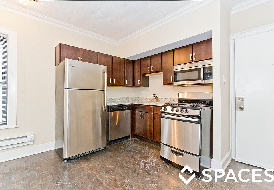 1st image of 924 W Newport Ave APT 207