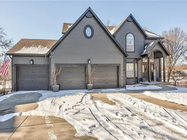 1017 Pebble Beach Dr, Lansing, KS 66043