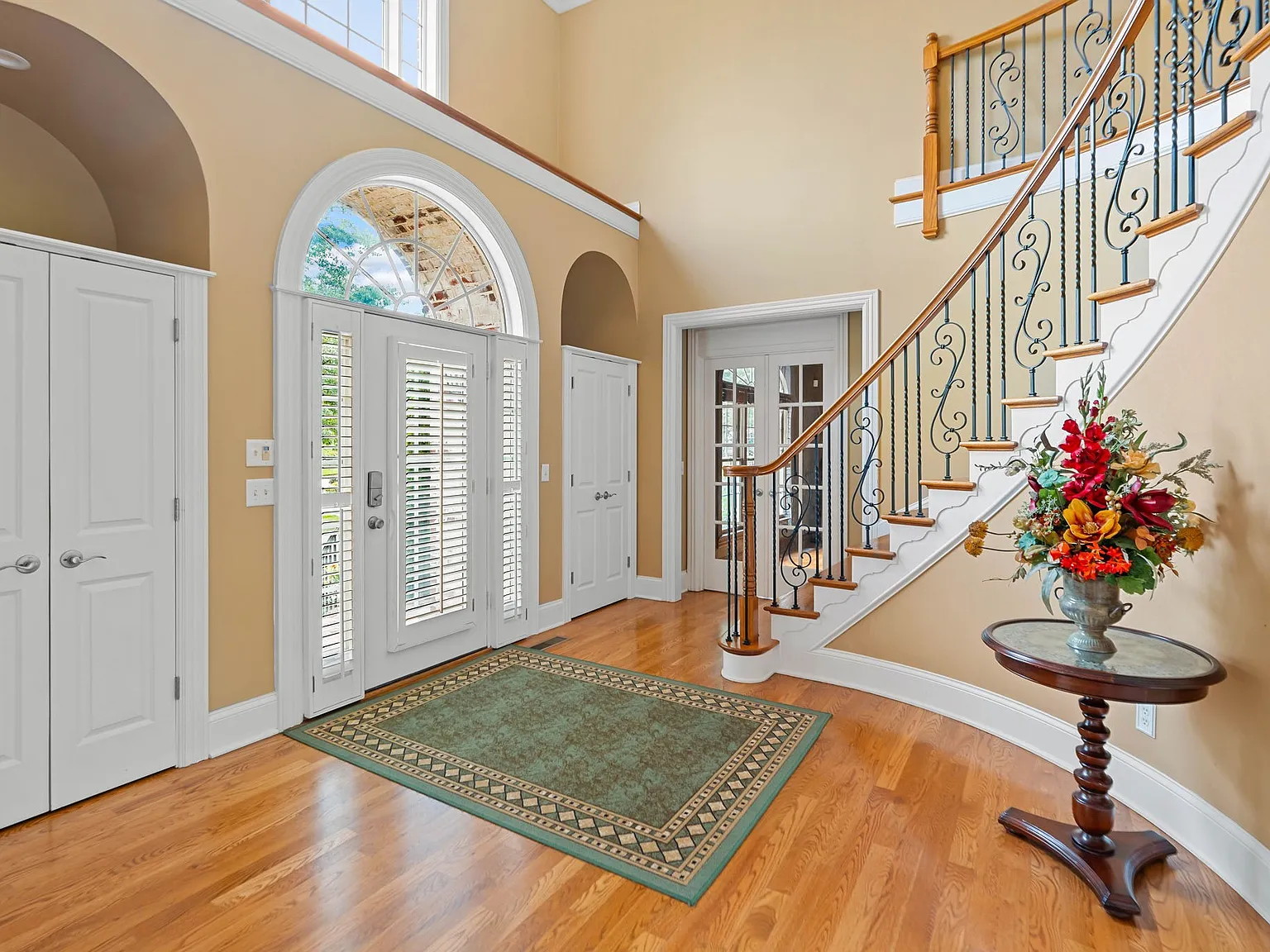 5 bed, 5.5 bath, 5986 sqft, $8,500 — Photo 3