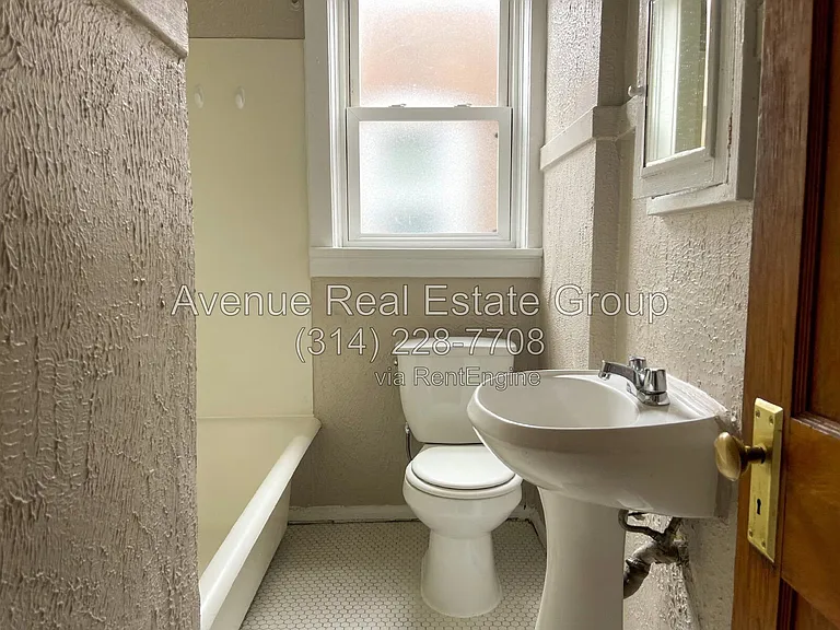 5067 Chippewa St #2F — Photo 6