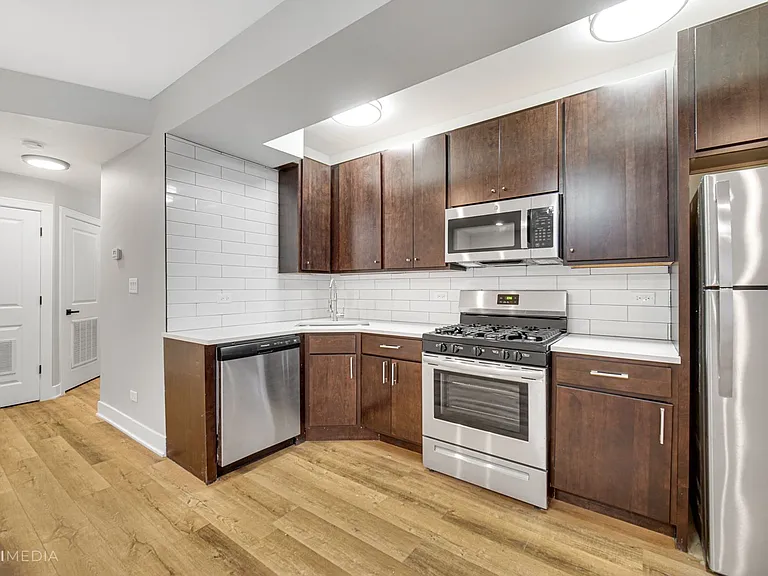 2735 W Polk St — Photo 10