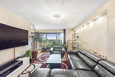 Sold by Thomas Lipovetsky, LREB