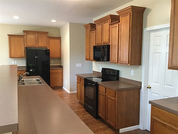 5th image of 953 Preble Dr