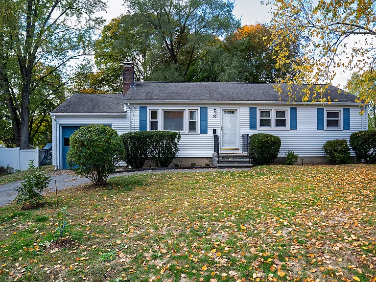 10 Kinsman Pl — Photo 1
