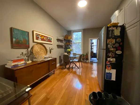 1072 Lorimer Street image 1 of 12