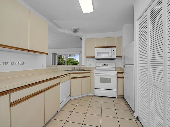 5th image of 3453 NW 44th St APT 104