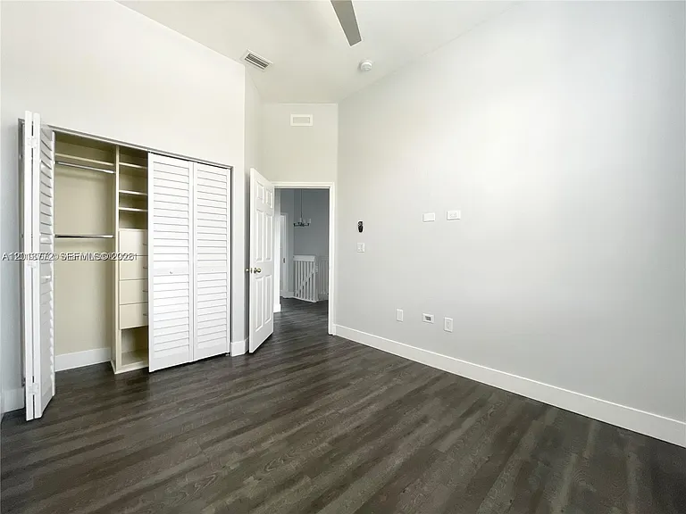 4010 NE 20th St — Photo 4