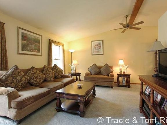 3rd image of 6256 Kuttshill Dr NE