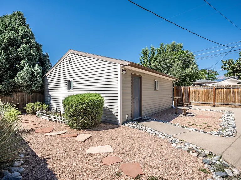 2140 Robin Dr — Photo 37