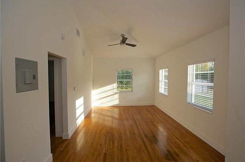 Beautifully renovated unit in the heart of the Biscayne MiMo