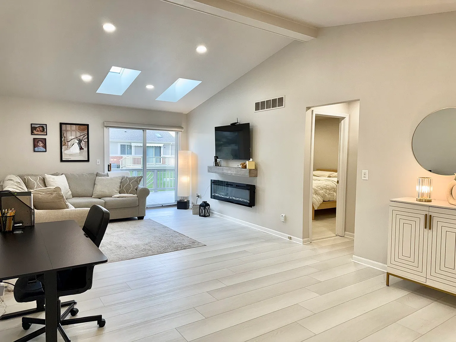 2 bed, 1123 sqft, $2,000 — Photo 2