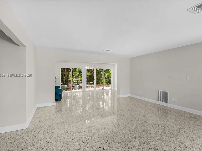 340 NE 129th St — Photo 12
