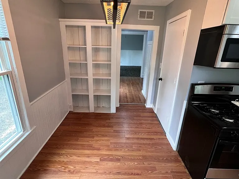 320 W Henry St #2 — Photo 7