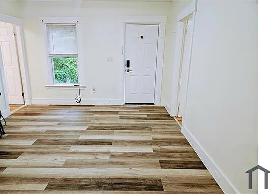 3 bed, 800 sqft, $2,200 — Photo 3