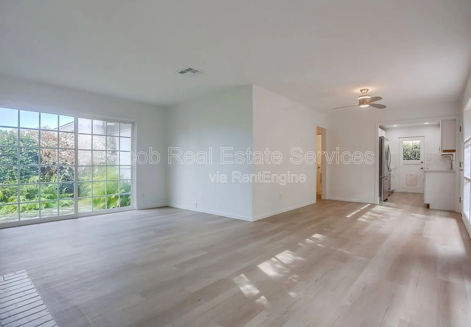 2 bed, 1.0 bath, 1000 sqft, $5,850 — Photo 4