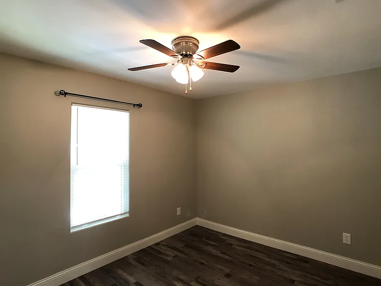 2409 Crews St — Photo 11