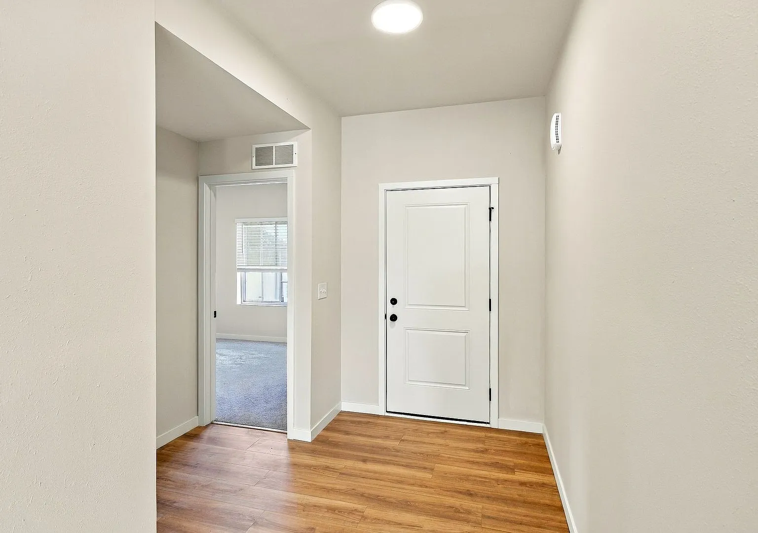 Take advantage of this exclusive offer and enjoy a reduced security deposit of just $1,000. Appli... — Photo 4
