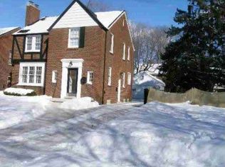 232 Fisher Rd, Grosse Pointe Farms, MI 48230