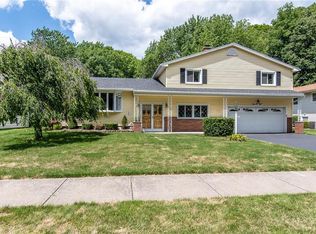 99 Alhambra Dr, Rochester, NY 14622