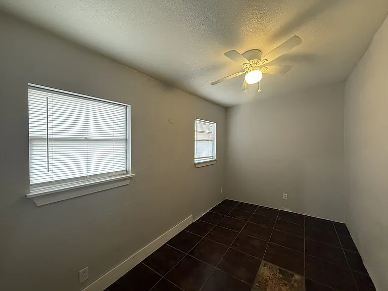 351 W Cortez Ave — Photo 4