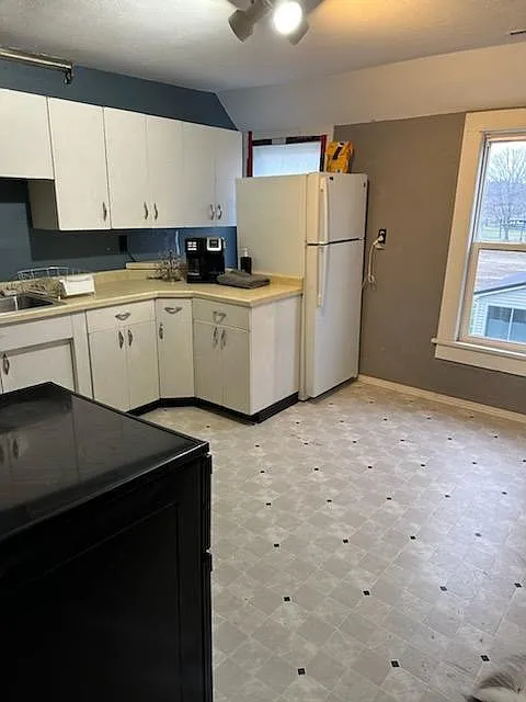 219 E Madison St #2
