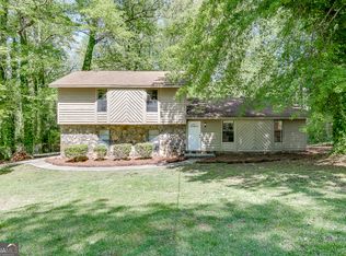 6646 Heathrow Ln, Stone Mountain, GA 30087