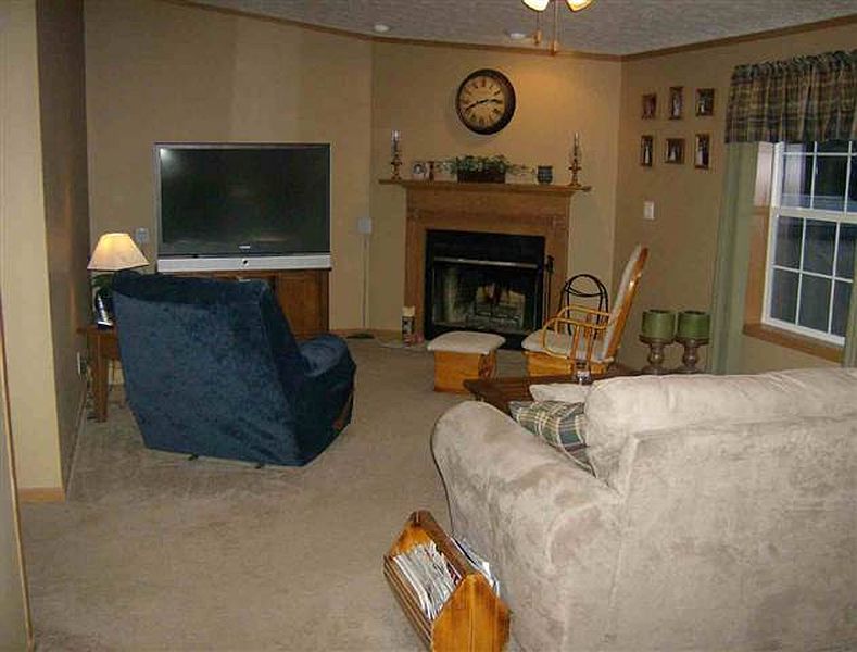 3rd image of 521 DRIFTING RIDGE Road