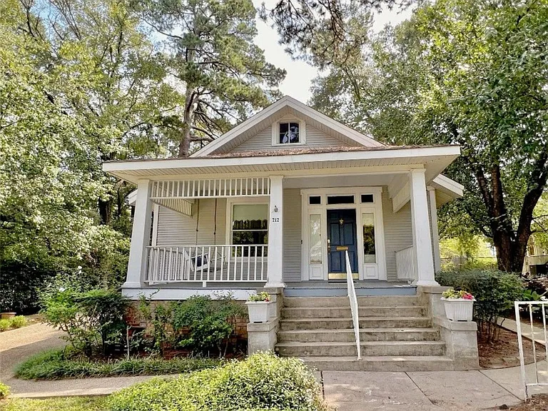 717 Kirby Pl — Photo 1