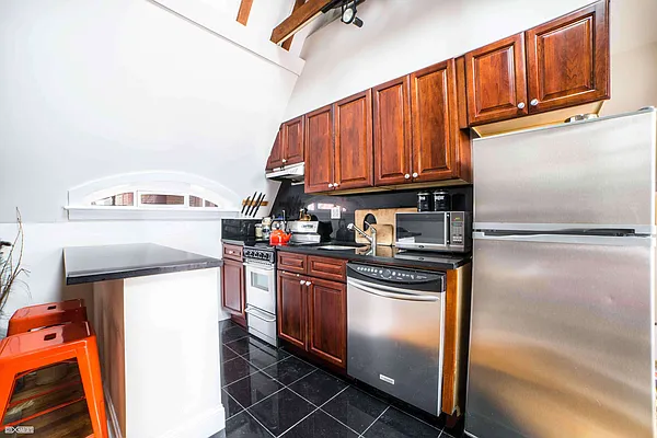 Rented by Citi Habitats | media 11