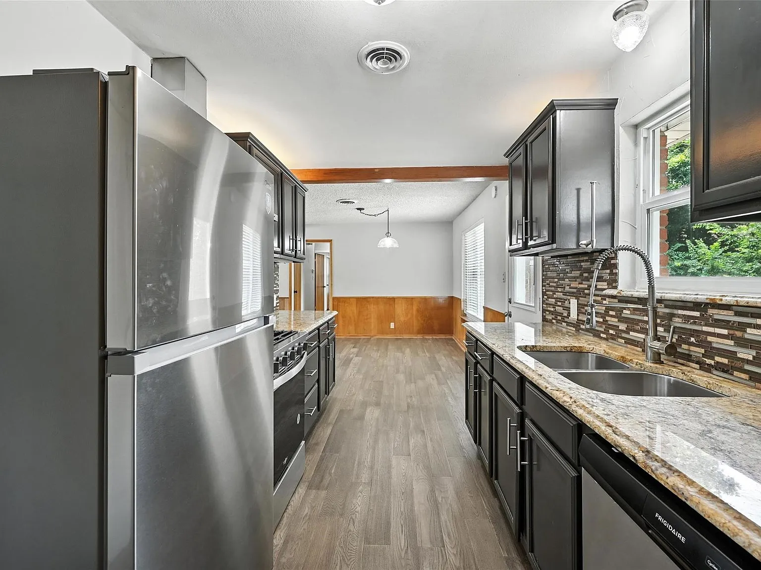 3 bed, 1.5 bath, 958 sqft, $1,975 — Photo 4