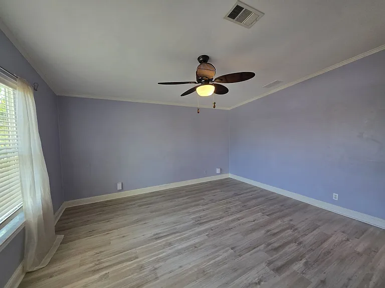 2921 Dupont St S — Photo 26