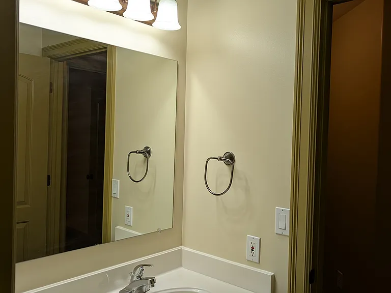 1435 E Canberra Dr — Photo 2