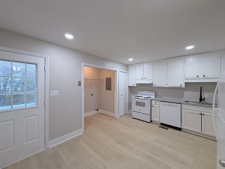 104 Stowe Pl #A — Photo 4
