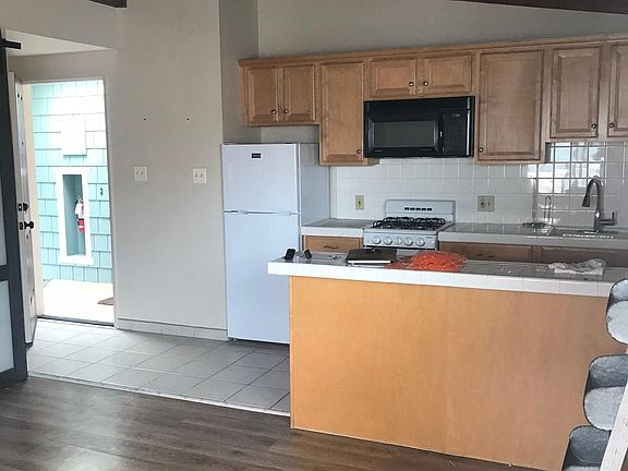 3rd image of 117 10th St APT C