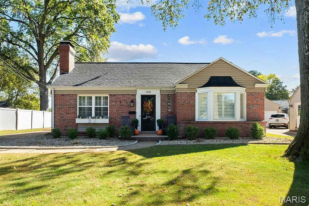 1540 Azalea Dr photo 1
