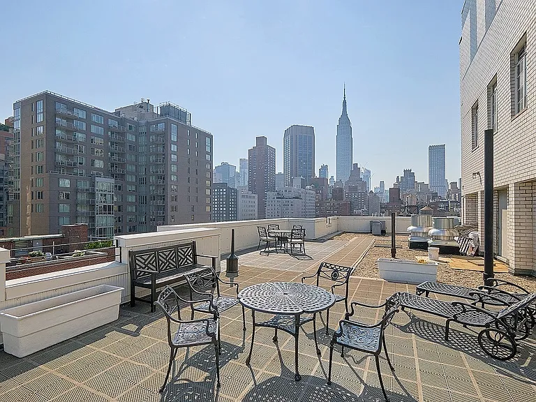 245 E 35th St #6J — Photo 10