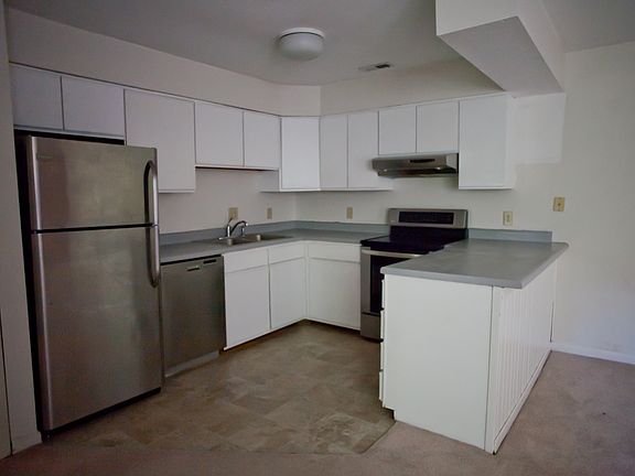 2nd image of 195 Summerwalk Cir