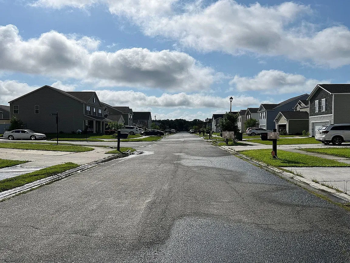 3 bed, 1633 sqft, $2,100 — Photo 4