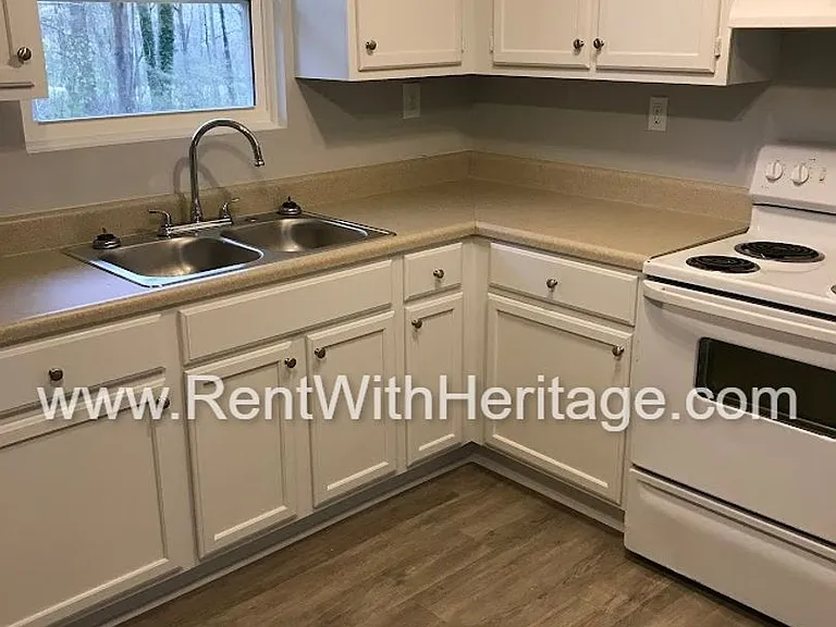 1709 Nutmeg St — Photo 8