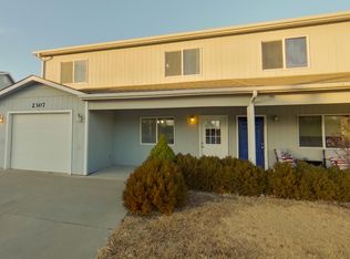 2307 Vineyard Cir, Manhattan, KS 66502