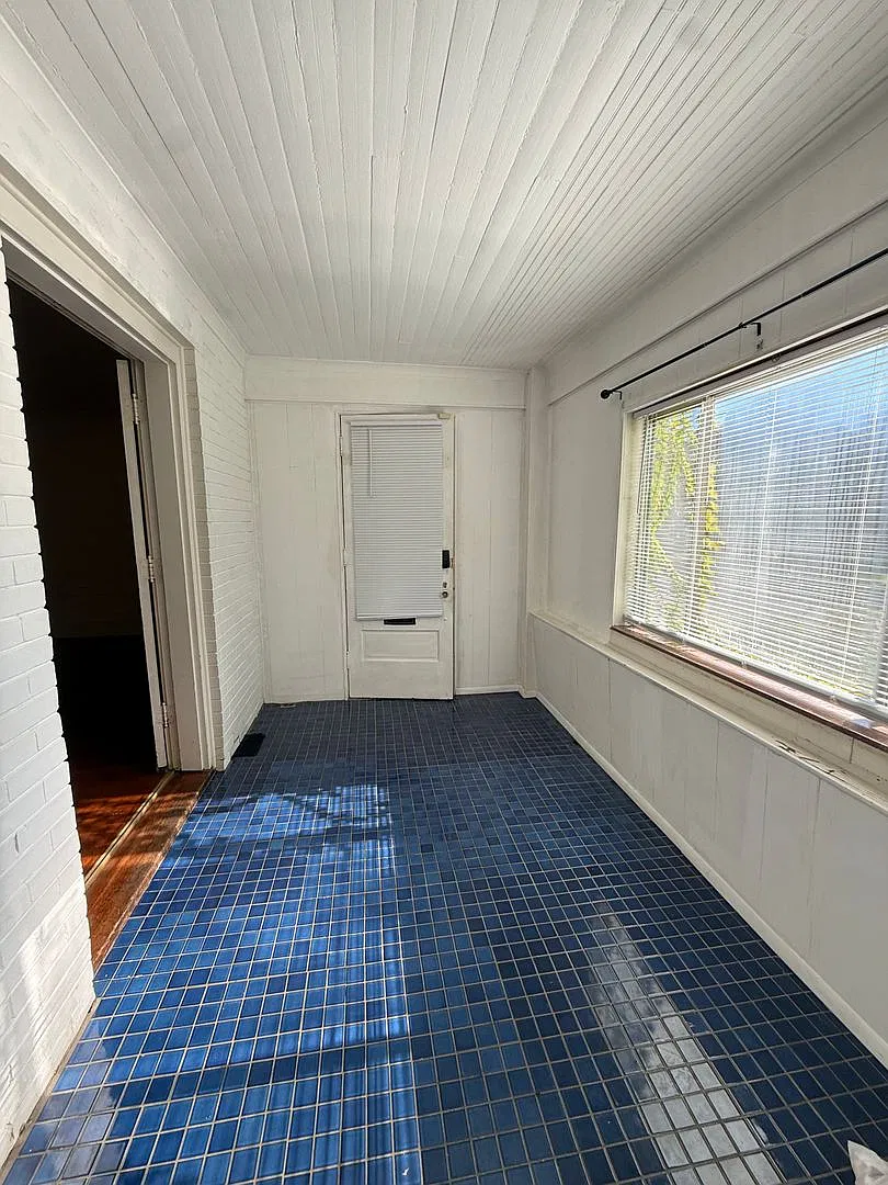 1566 Quarrier Street — Photo 2