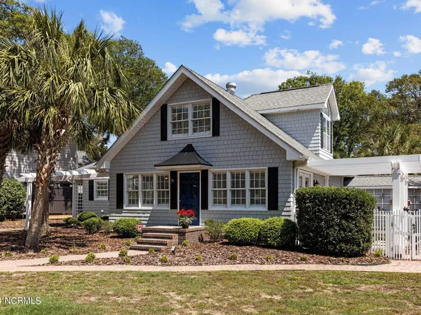 103 Acorn Court, Pine Knoll Shores, NC 28512
