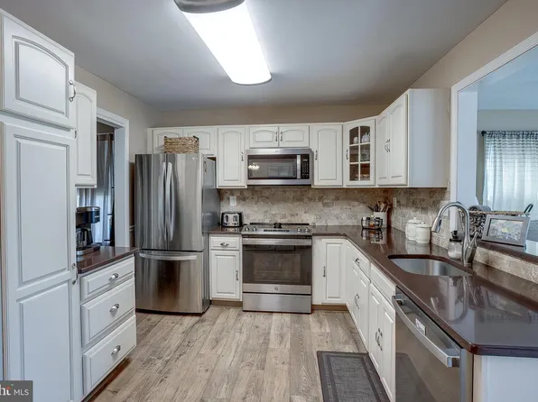 32 Finchley Ct, Southampton, NJ 08088