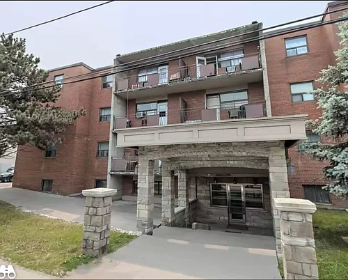 595 Major Mackenzie Dr E Photo 1