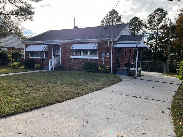 1612 Lincoln Dr — Photo 2