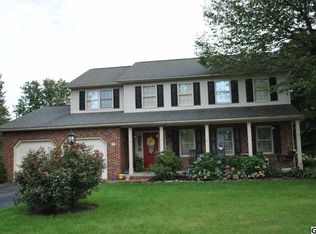 10 Laurel Oak Dr, Boiling Springs, PA 17007