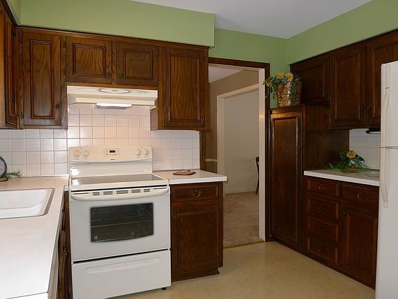 3rd image of 10063 Melrose Dr