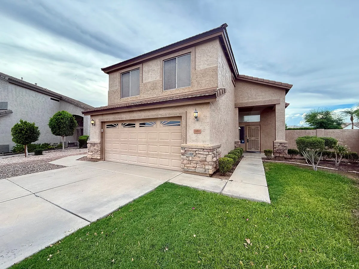 3 bed, 2.5 bath, 1916 sqft, $2,600 — Photo 2